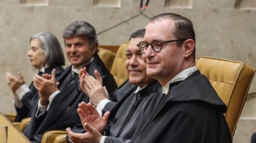 [Cristiano Zanin é empossado no cargo de ministro do STF]