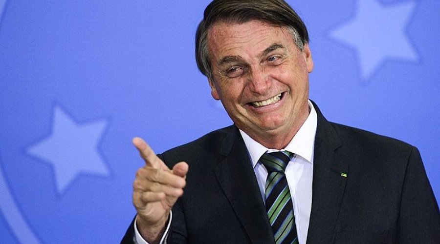 [Bolsonaro diz que transferências via Pix foram para jogar na Mega-Sena]