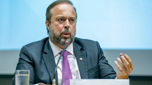 [Ministro diz que vai pedir à PF e à Abin investigarem se houve ação humana nas causas do apagã...]