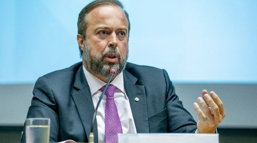 [Ministro diz que vai pedir à PF e à Abin investigarem se houve ação humana nas causas do apagão desta terça]