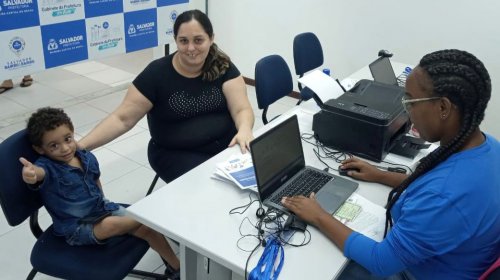 [Prefeitura entrega milésima carteira para pessoas com TEA em Salvador, visando inclusão e dire...]