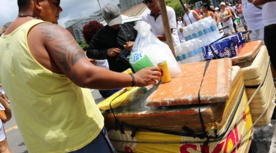 [Cadastramento para ambulantes é aberto com mais de 8 mil vagas para Carnaval, réveillon e outras festas]