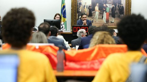 [Comissão da Câmara aprova projeto que proíbe casamento homoafetivo]