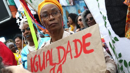 [Mulheres concentram 60% de casos de racismo pela internet no Brasil]