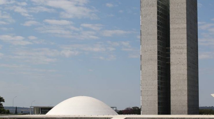 [Senado aprova protocolo de proteção às mulheres em estabelecimentos públicos]