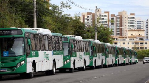 [Após aumento da passagem do ônibus, estudantes protestam na Estação da Lapa]