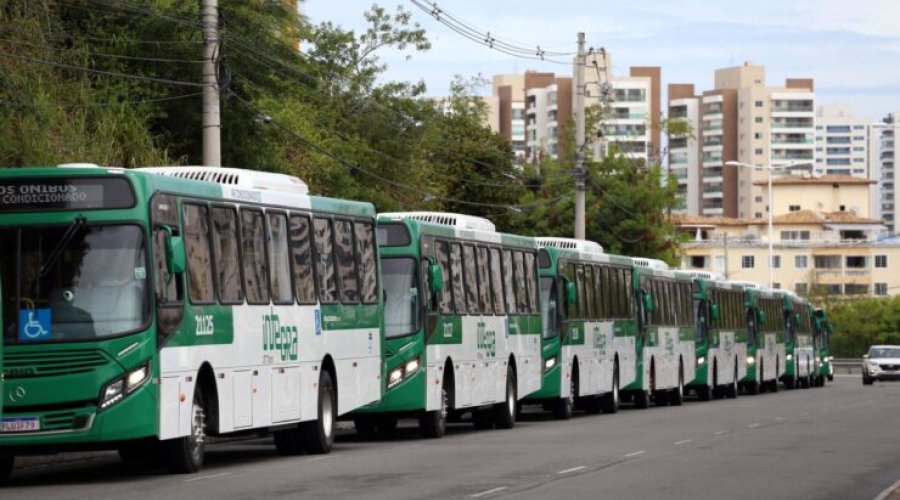 [Após aumento da passagem do ônibus, estudantes protestam na Estação da Lapa]