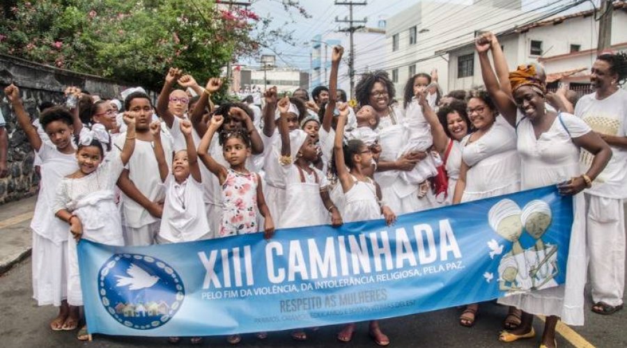 [Povo de santo celebra encontro de gerações em caminhada pela paz nesta quarta-feira (15)]