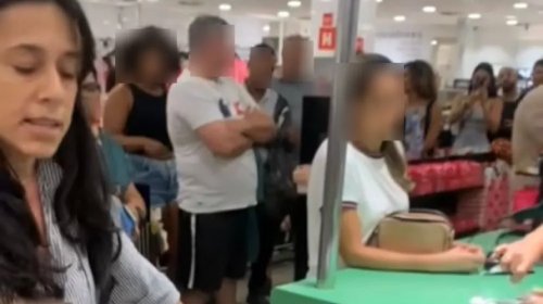 [Mãe de criança autista denuncia discriminação em loja de shopping na Bahia;]