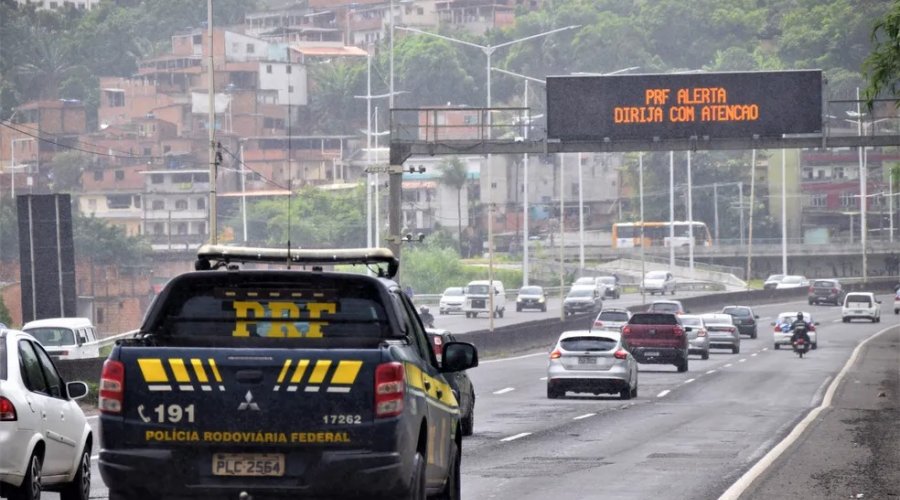 [Arrastão é registrado na BR-324, em Salvador; motoristas dirigiram na contramão para fugir de criminosos]