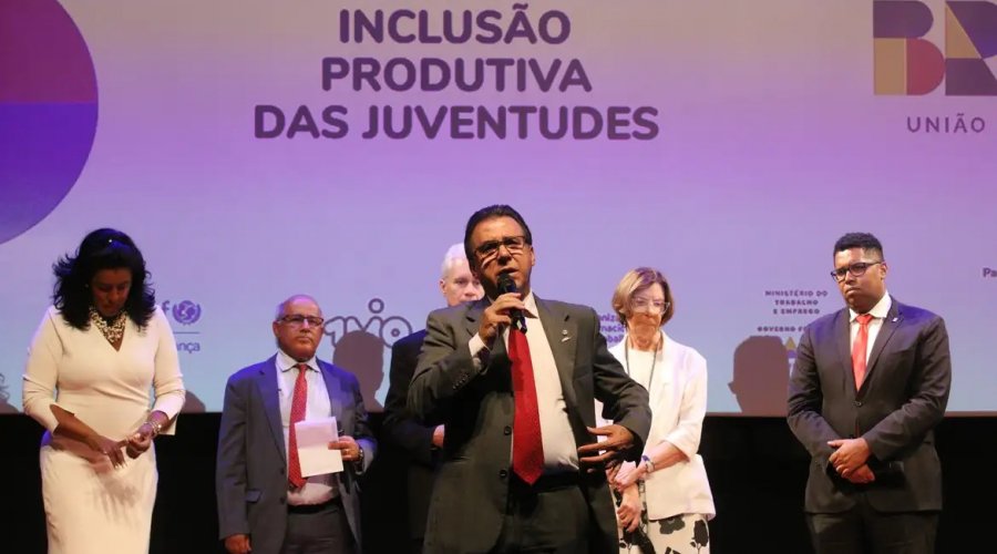 [Ministro do Trabalho cobra empresas para melhorarem média salarial]