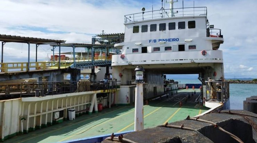 [Problema em rampa de embarque atrapalha operação do Ferry em Bom Despacho; fila chega à 4 horas de espera]