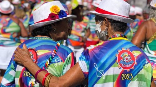 [Bloco da Saudade faz homenagem às mulheres sambistas no Carnaval 2024]