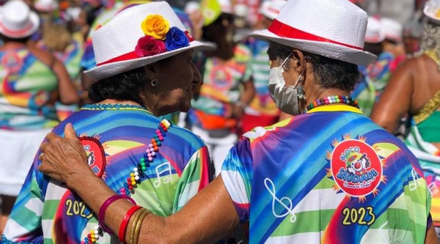 [Bloco da Saudade faz homenagem às mulheres sambistas no Carnaval 2024]