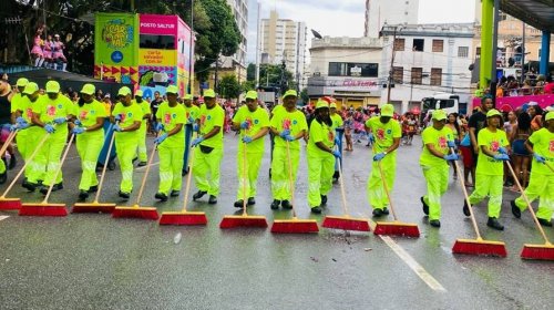 [Limpurb atuará com mais de 3 mil profissionais no Carnaval de Salvador]