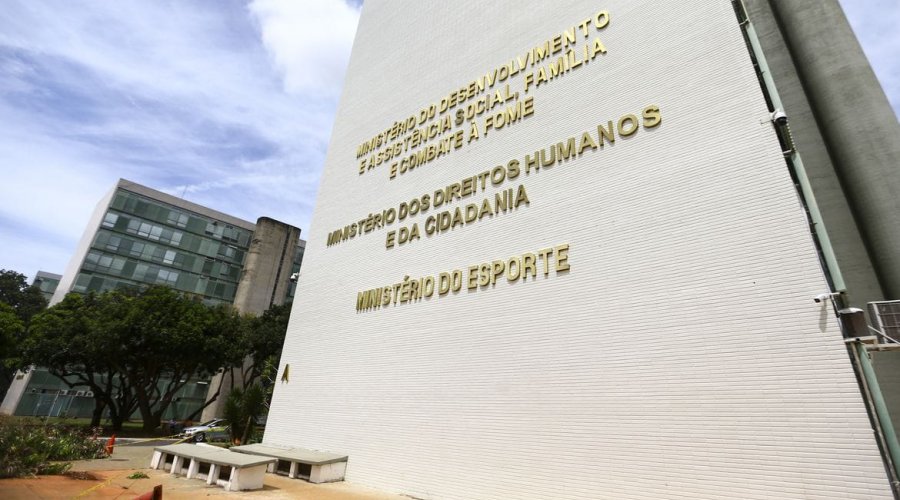 [Governo regulamenta certificação de comunidades terapêuticas]