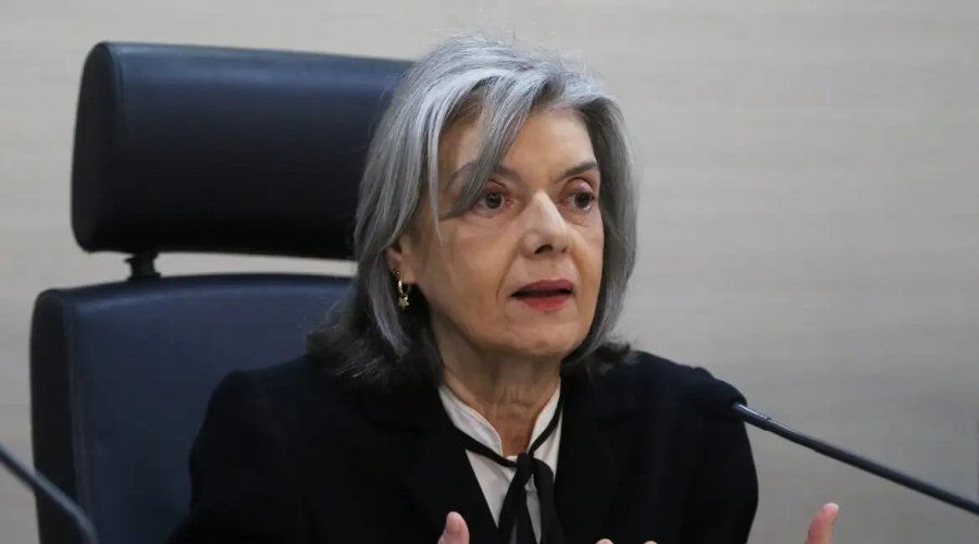 [Ministra diz que mulheres continuam em desvalor profissional e social]