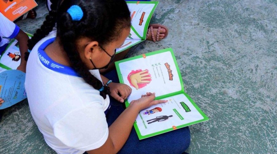 [Maio Laranja: escolas de Salvador recebem orientações de combate ao abuso sexual infanto juvenil]