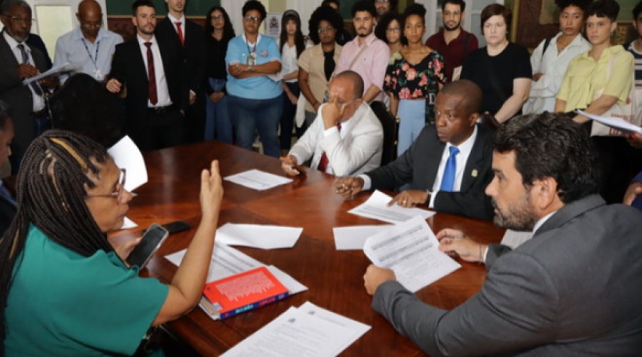 [Estudantes da Ufba acompanham reunião da CCJ]