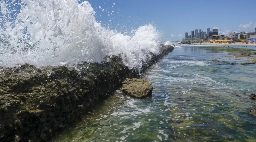 [Governo quer barrar projeto que pode privatizar acesso a praias]