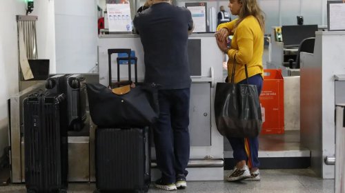 [Aposentados poderão comprar passagem aérea por até R$ 200 cada trecho]