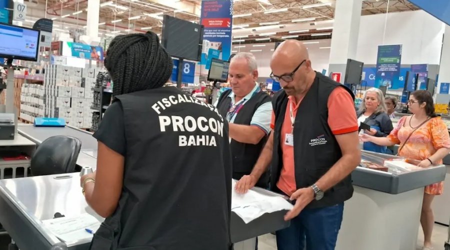 [Atacadistas são autuados pelo Procon por descumprimento de Lei das sacolas plásticas em Salvador]