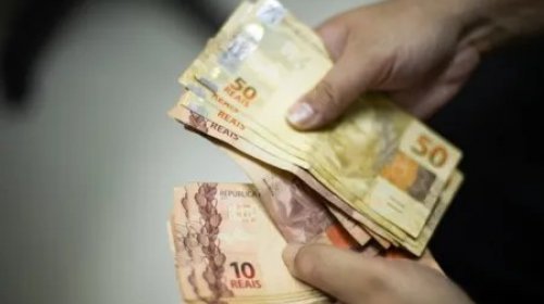 [Governo projeta aumento do salário mínimo em 2025; saiba valor]