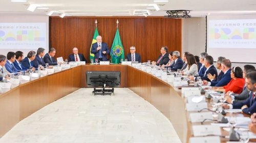 [Jerônimo desembarca em Brasília para discutir PEC da segurança pública com Lula]