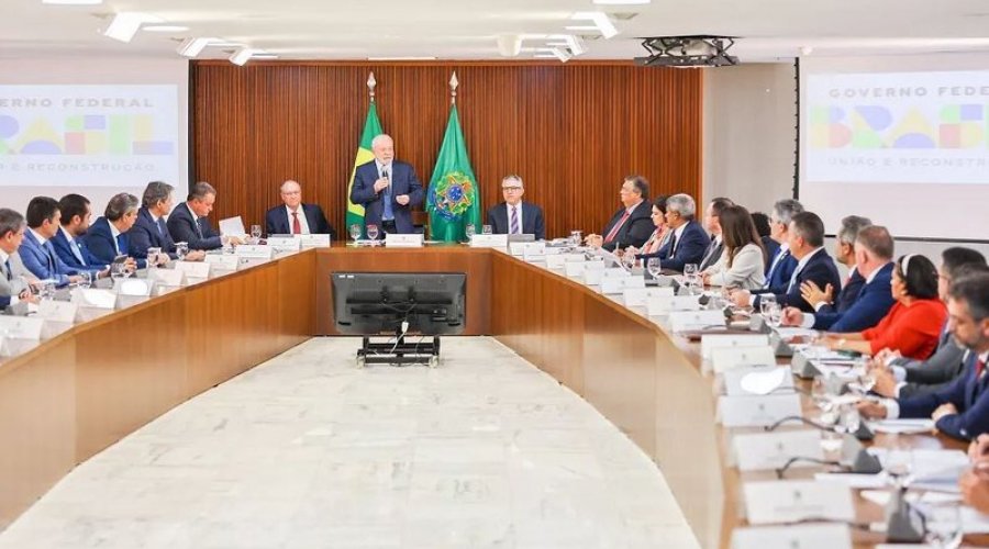 [Jerônimo desembarca em Brasília para discutir PEC da segurança pública com Lula]