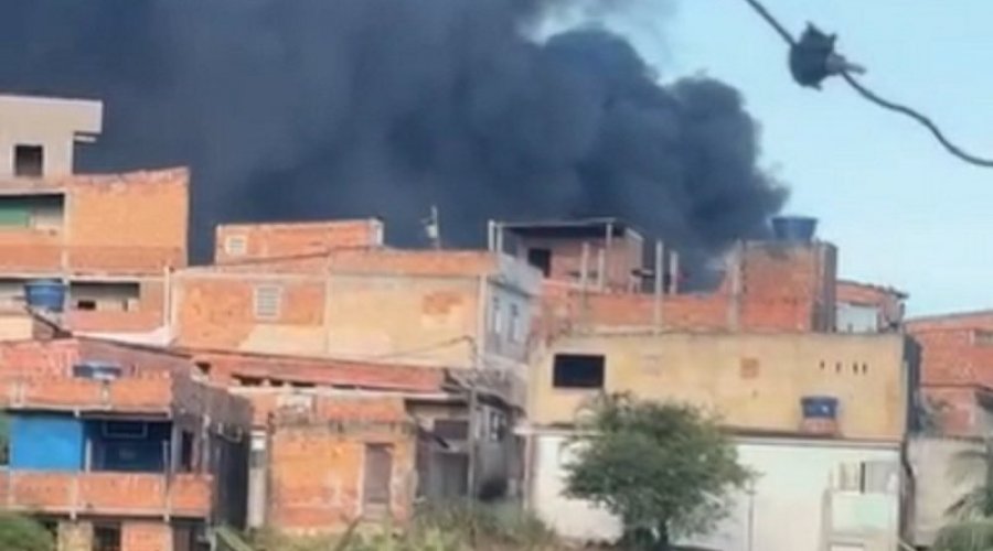 [Incêndio assusta moradores em comunidade de Salvador]