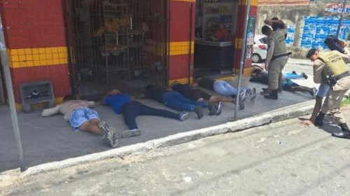 [Torcedores de Vitória e Corinthians entram em confronto antes de jogo pelo Brasileirão]