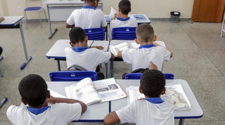 [Pais e responsáveis interessados em cadastrar seus filhos para uma das unidades escolares da rede municipal de ensino têm até o próximo dia 4 de dezembro para inscrever as crianças para cursar o ano ]