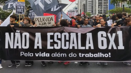 [Manifestantes vão às ruas pelo fim da escala de trabalho 6x1]