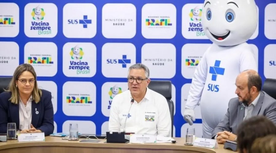 [Governo promove campanha para vacinar quase 30 milhões de estudantes ]