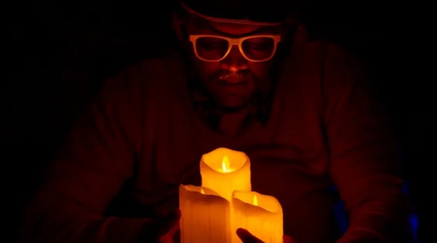 [“Tempo Rei” estreia no Teatro Módulo com viagem lúdica entre gerações]