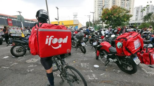 [iFood anuncia mudanças, mas representantes de entregadores criticam]