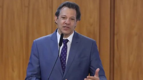 [Haddad critica sobretaxas dos EUA e acusa família Bolsonaro de atuar contra o país]