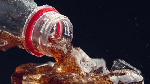 [ Estudo relaciona bebidas diet a maiores riscos ao fígado do que versões com açúcar]