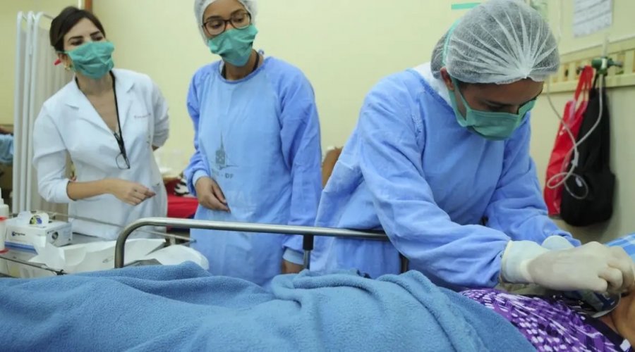 [Setor de Enfermagem cresce e amplia número de postos de trabalho em todas as áreas de atendimento no Brasil]