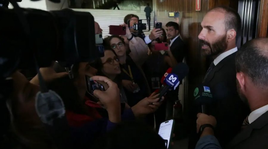 [Por unanimidade, STF torna Eduardo Bolsonaro réu por atuação nos EUA]