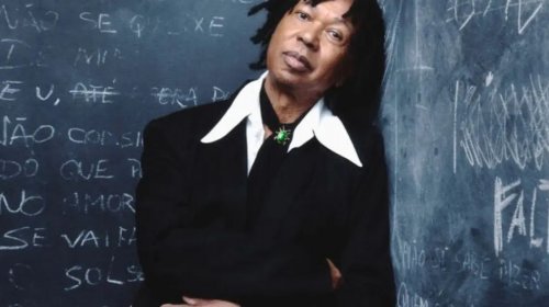 [Djavan celebra 50 anos de carreira com show na Arena Fonte Nova; veja preços dos ingressos]