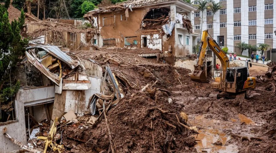 [Sobe para 72 o número de mortos nas chuvas em Minas Gerais]