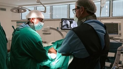 [Homem baleado em tentativa de assalto recebe tratamento experimental com polilaminina na Bahia]