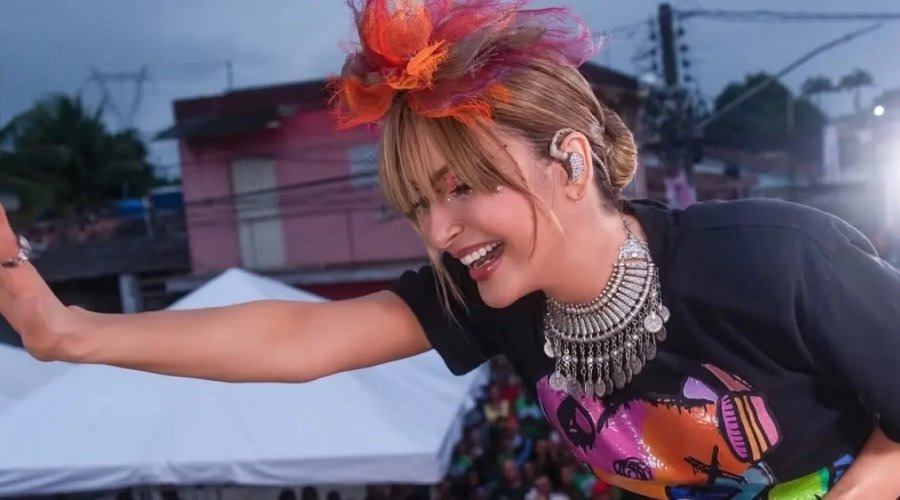 [Claudia Leitte desabafa sobre expectativas do público e diz que não precisa “ser legal”]