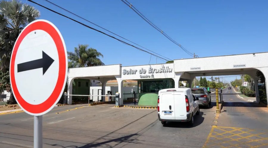 [Moraes proíbe drones perto da casa onde Bolsonaro cumpre prisão]