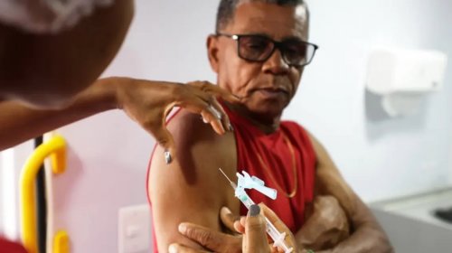 [Bahia registra mais de 208 mil doses aplicadas contra a gripe no Dia D]