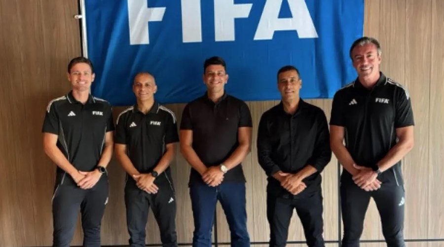 [Fifa define árbitros da Copa de 2026 e inclui três brasileiros na lista]