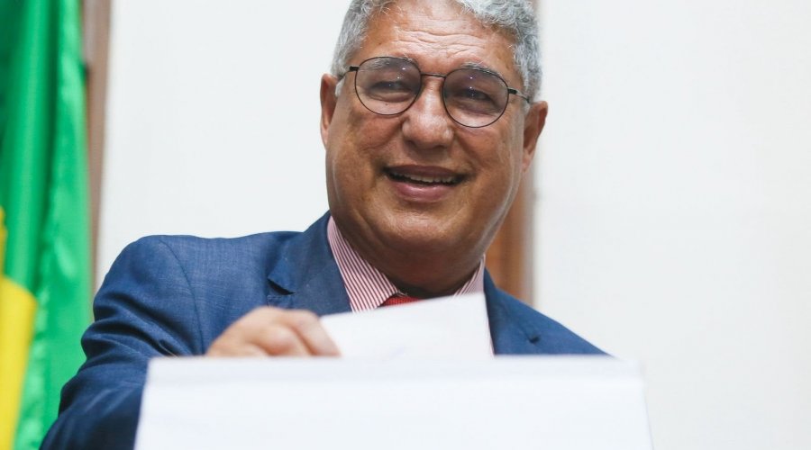[Rosemberg critica torcida de ACM Neto contra a Bahia diante do avanço da Ponte Salvador-Itaparica]