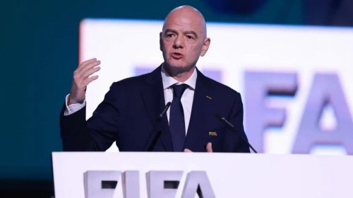 [Presidente da Fifa é alvo de denúncia no COI por suposta quebra de neutralidade política]