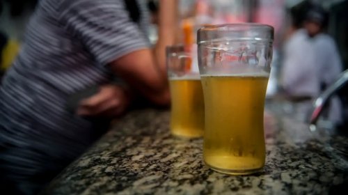 [Álcool e cigarro podem causar cegueira, alertam especialistas]
